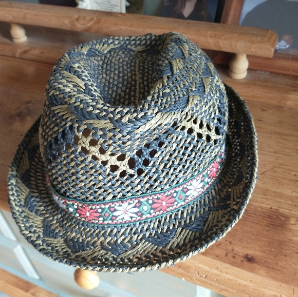 Summer hat - Picture 1 of 4